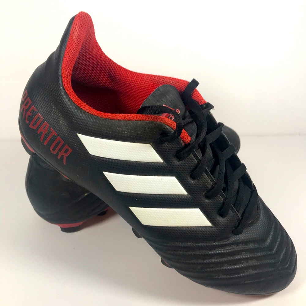 Size 6 1/2 Adidas Predator soccer cleats.